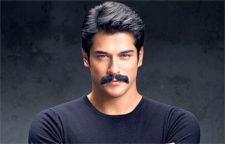 Burak Özçivit'den hayranlarını özel sürpriz