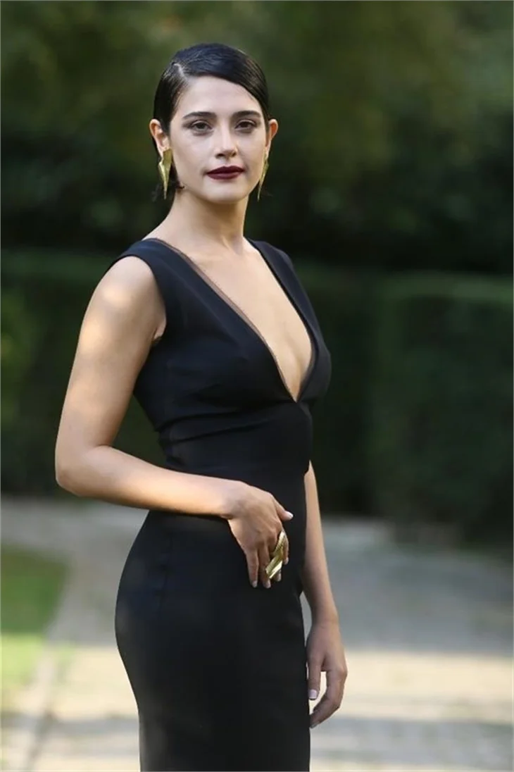 Gecenin Kraliçesi'nde Esra karakteri Meryem Uzerli'yi solladı