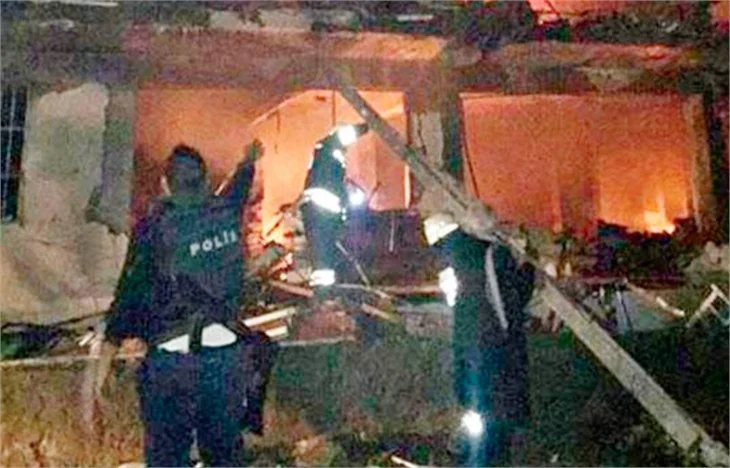 Diyarbakır Çınar’da PKK’lılar Emniyet’e bombalı araçla saldırdı