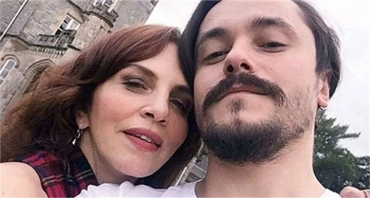 Sertab Erener anne oluyor!