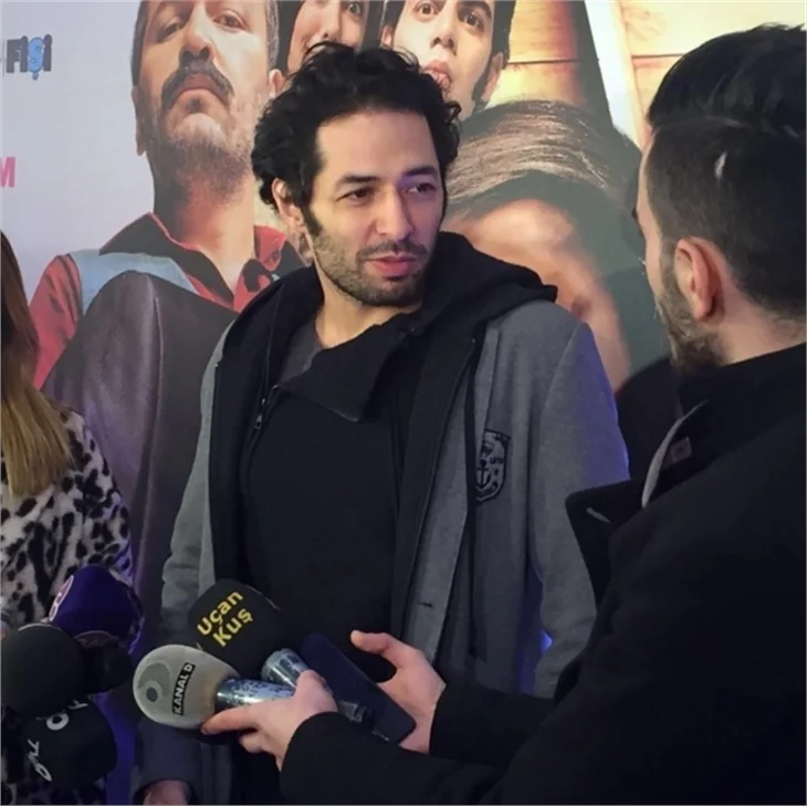 Sarp Apak: Annem "ne zaman evleneceksin?" diye sormuyor!