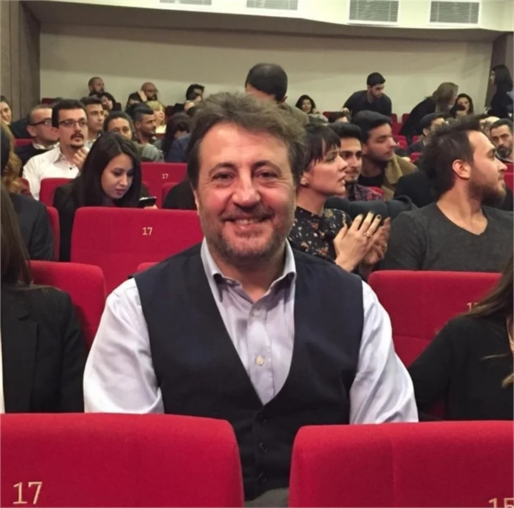 Sarp Apak: Annem "ne zaman evleneceksin?" diye sormuyor!