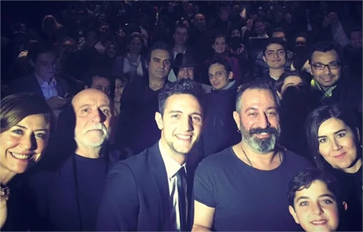 'Cem Yılmaz'lı toplu selfie!