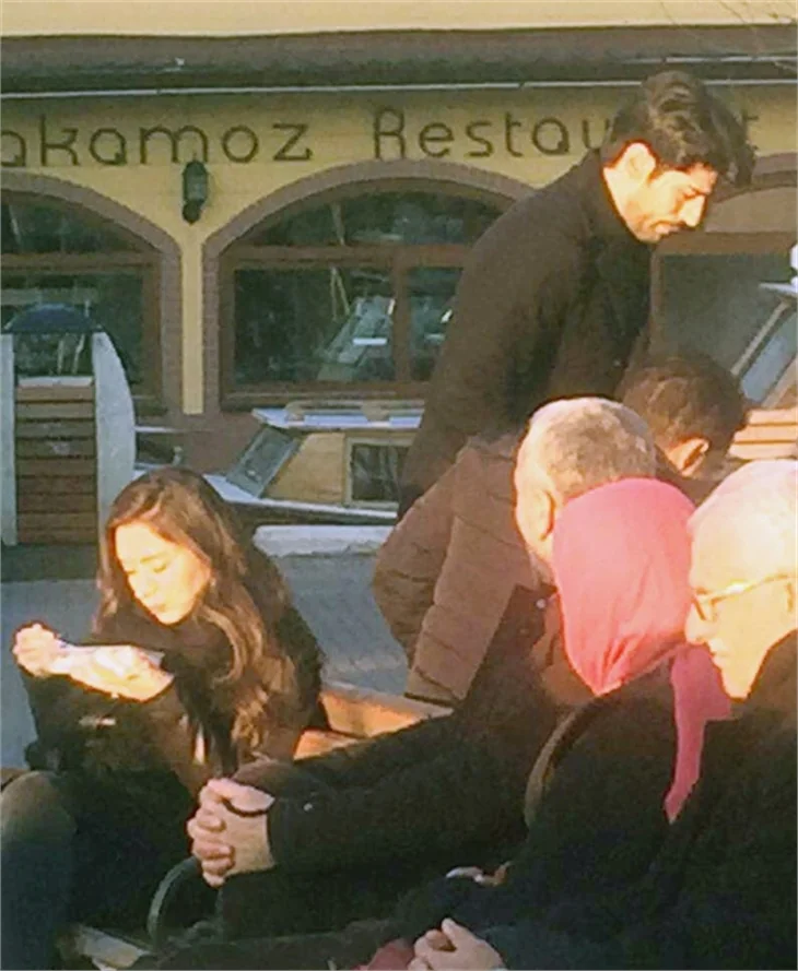 Burak Özçivit ve Neslihan Atagül Kanlıca'da
