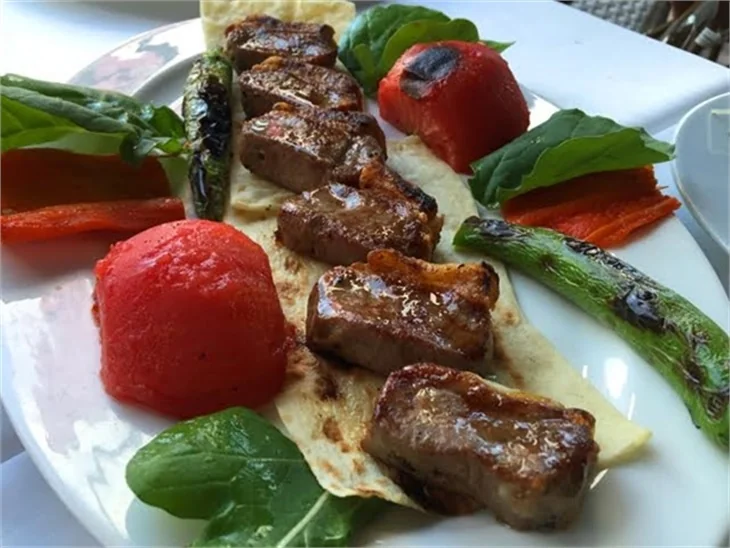 Kalbur Et'te yemek ziyafeti!