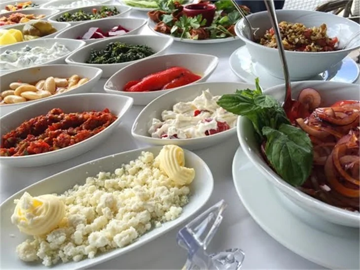 Kalbur Et'te yemek ziyafeti!