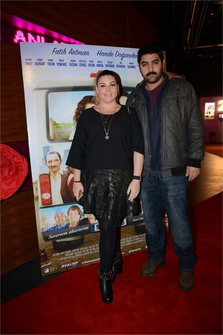 Pelin Öztekin ile Kıvanç Baran Arslan nişanlandı
