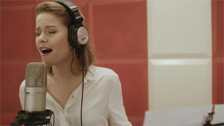 Burcu Biricik stüdyoya girdi!