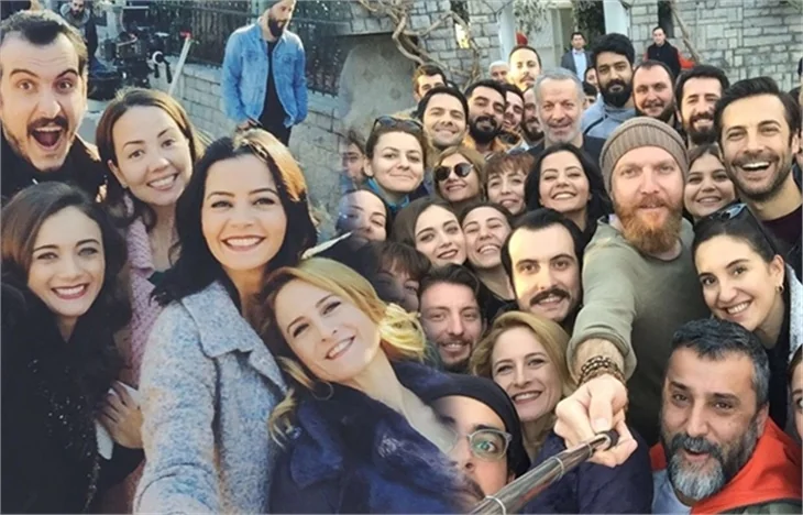 Güllerin Savaşı ekibinden veda kareleri