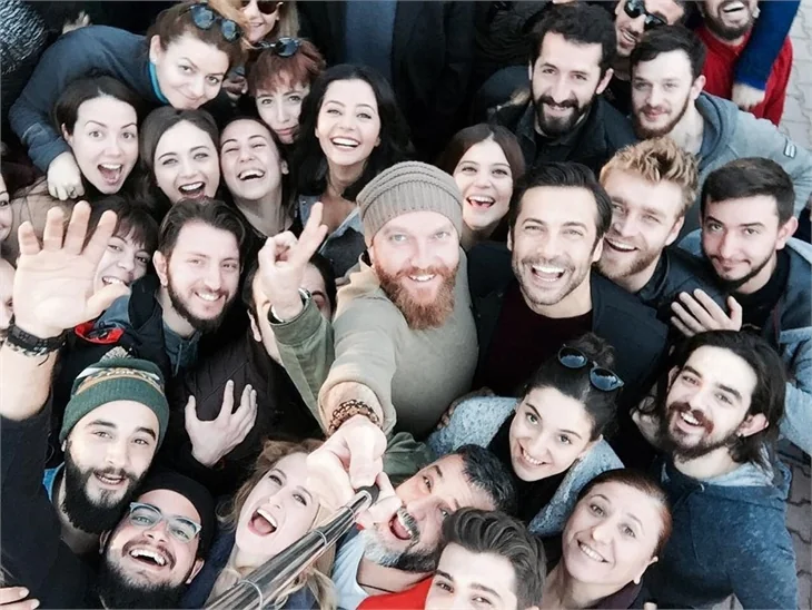 Güllerin Savaşı ekibinden veda kareleri