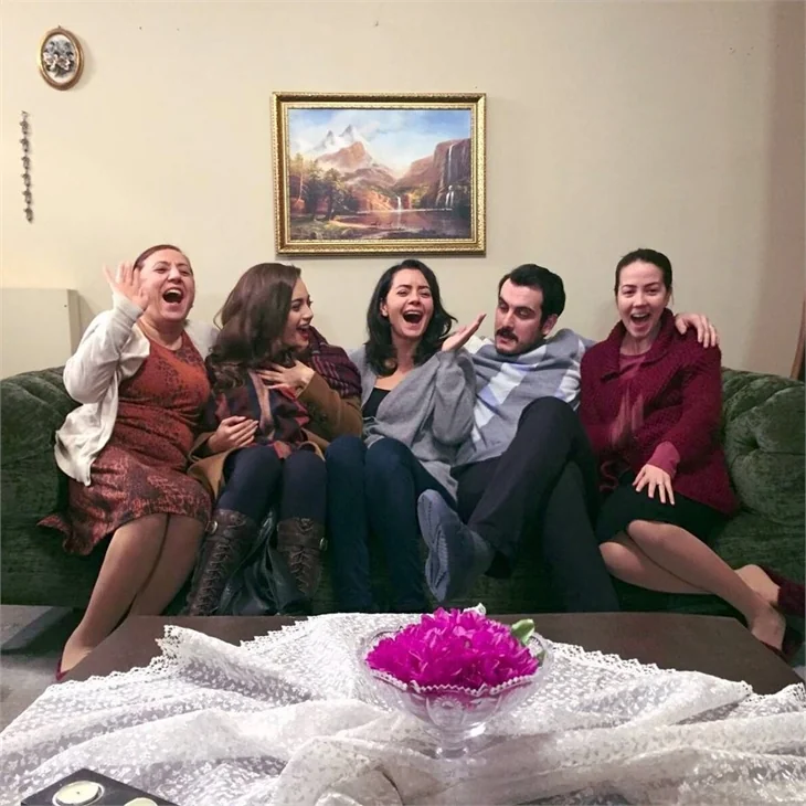 Güllerin Savaşı ekibinden veda kareleri