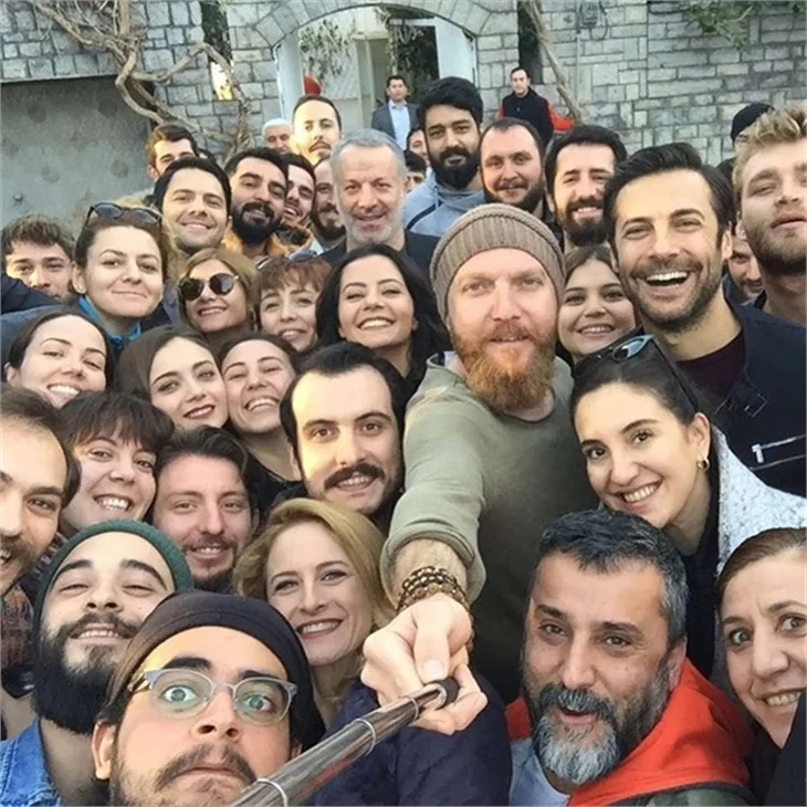 Güllerin Savaşı ekibinden veda kareleri