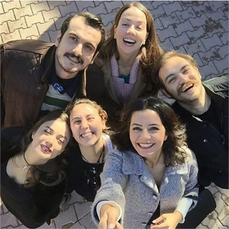Güllerin Savaşı ekibinden veda kareleri