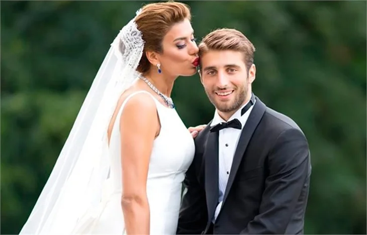 Ünlü çift ikiz bebek bekliyor!