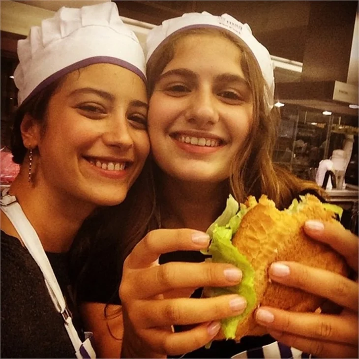 Hazal Kaya İtalya'da restoran açacak