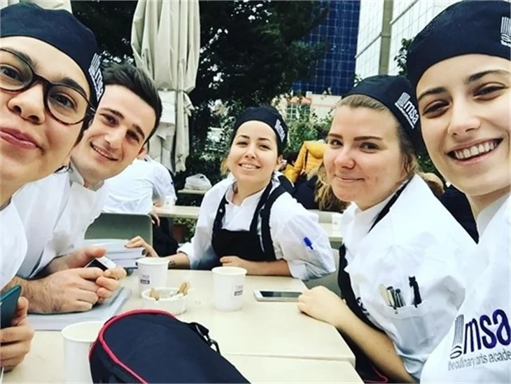 Hazal Kaya İtalya'da restoran açacak