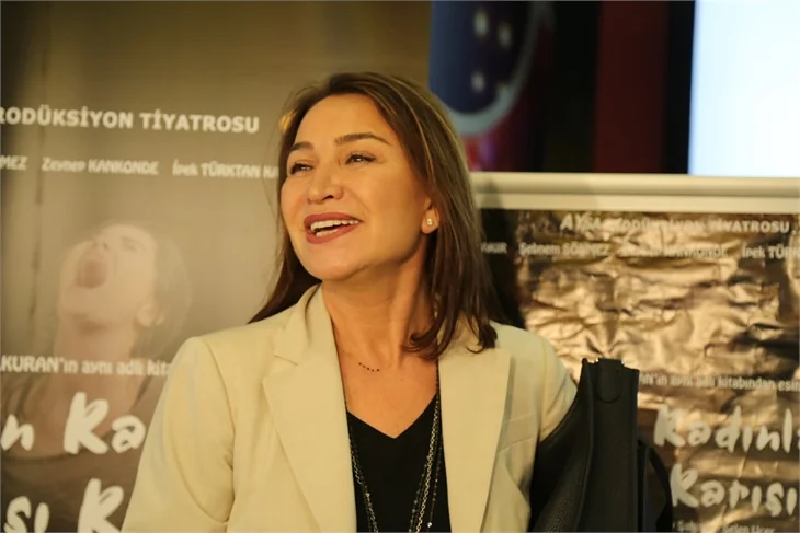 “Bütün Kadınların Kafası Karışıktır” görkemli gala!