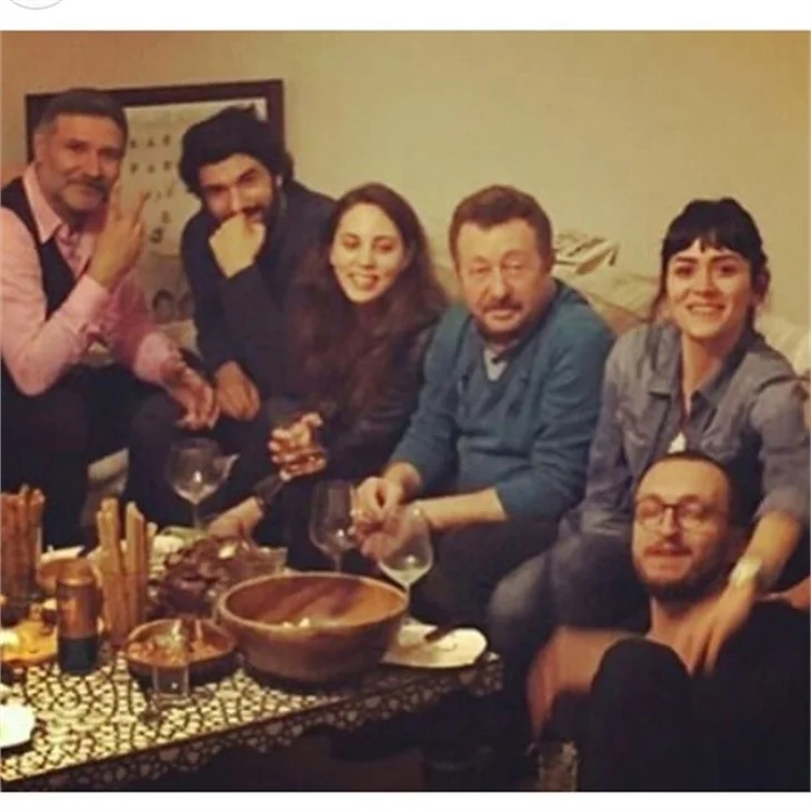 Öykü Karayel 'Kara Para Aşk'tan sonra ilk kez ortaya çıktı