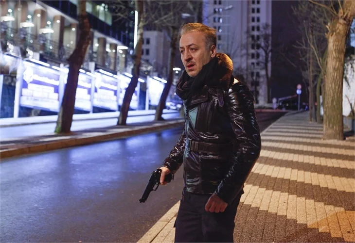 Paramparça 54. yeni bölümde nikahta büyük sürpriz...