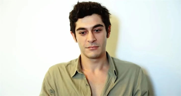 Burak Deniz sevgilisi Büşra Develi ile görüntülendi