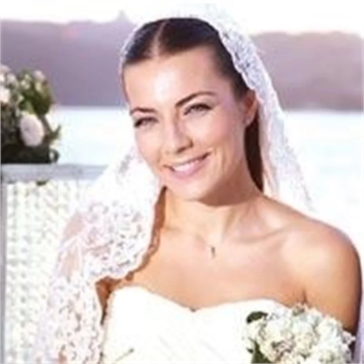 Kıvanç Tatlıtuğ Fransa'da, Burcu Kara Belçika'da evlendi!