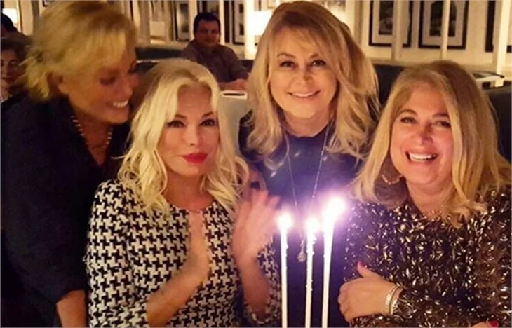 Ajda Pekkan'a sürpriz doğum günü kutlaması!