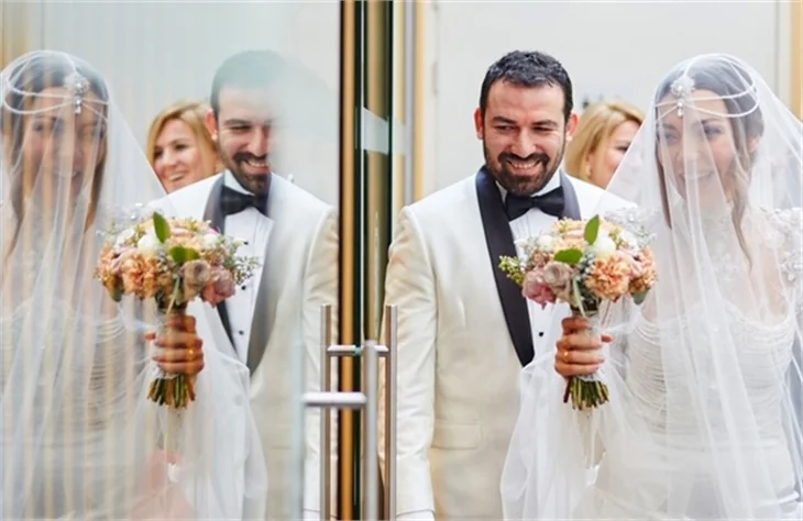 Burcu Kara ve Fırat Parlak şatoda evlendi!