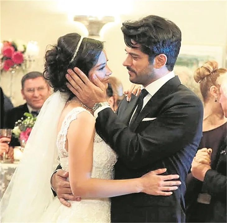 Burak Özçivit ile Neslihan Atagül'le harmandalı oynadı