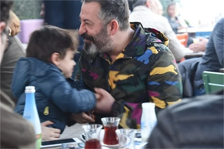 Cem Yılmaz'ın oğlu Kemal'in baba sevgisi!