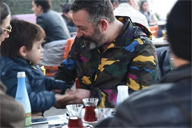 Cem Yılmaz'ın oğlu Kemal'in baba sevgisi!