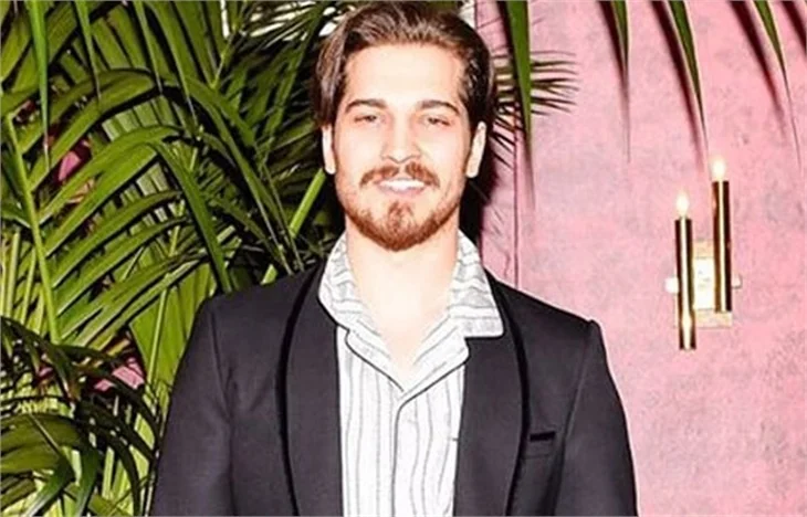 Çağatay Ulusoy, Los Angeles'ta pijama partisinde!