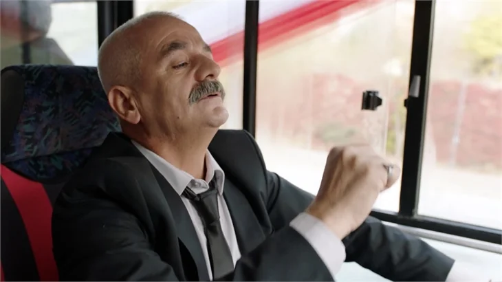 Belediye otobüsünde düğün yaptılar!