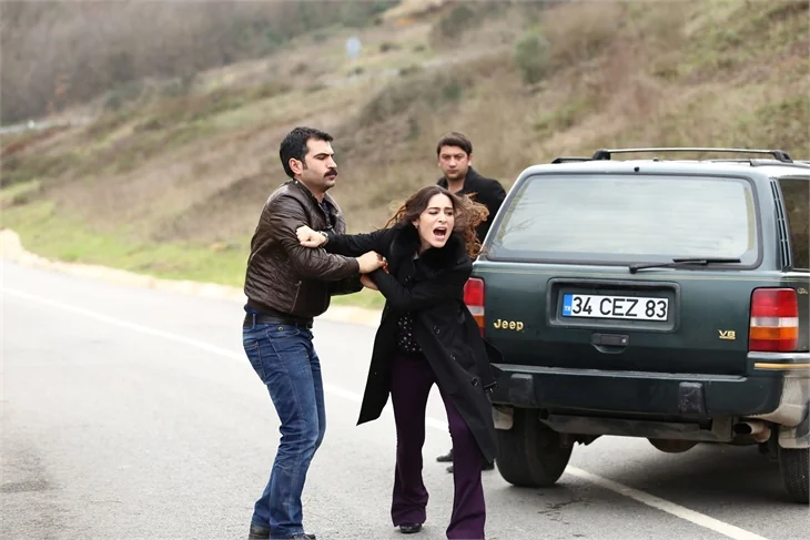 Kördüğüm'de Kaan ve Naz tehlikede!