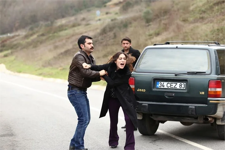 Kördüğüm'de Kaan ve Naz tehlikede!