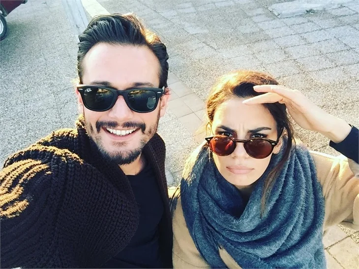 Rol arkadaşına evlilik teklifi etti!