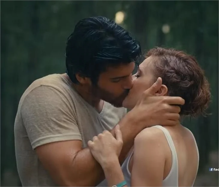 Açelya Topaloğlu ile Can Yaman'ın set aşkı gerçek oldu