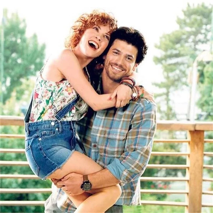 Açelya Topaloğlu ile Can Yaman'ın set aşkı gerçek oldu