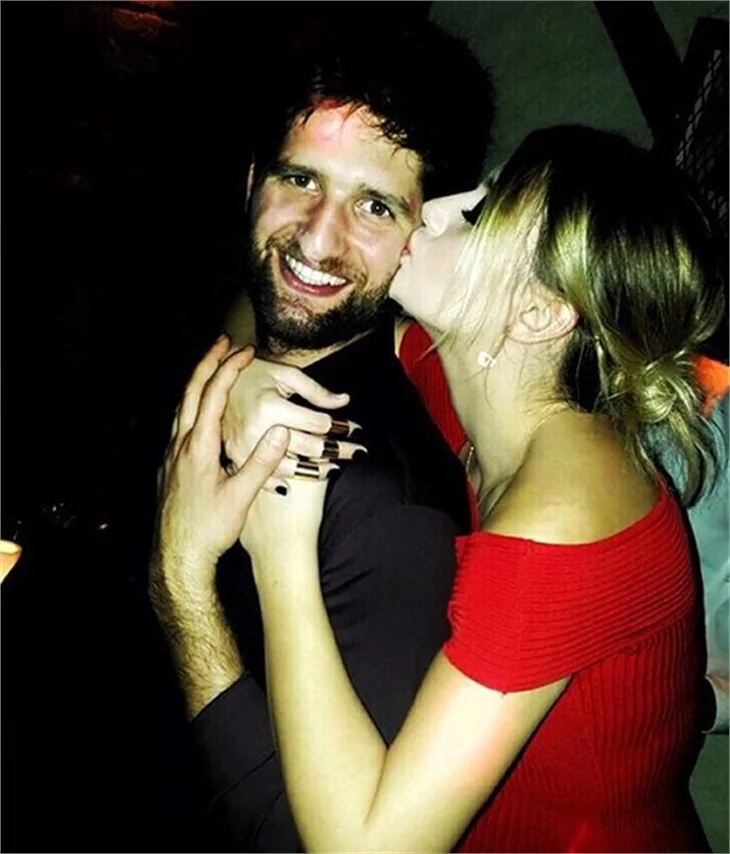 Kemal Ekmekçi'den sevgilisi Gizem Karaca'ya sürpriz