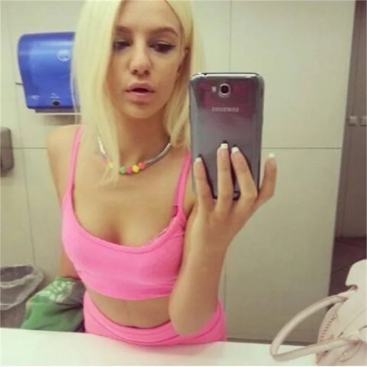 Ayşenur Balcı'dan aşk pozu