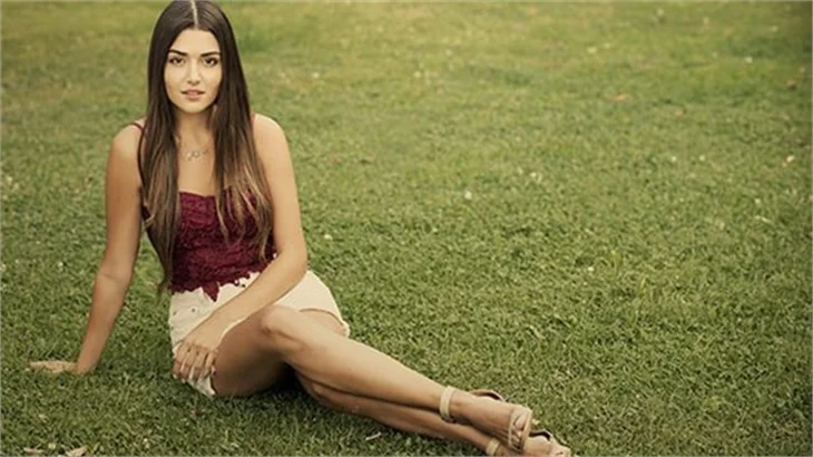 Tolga Sarıtaş ile Hande Erçel'in olay fotoğrafı
