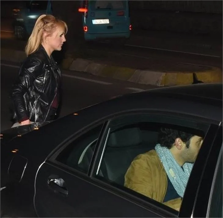 Meryem Uzerli arka kapıdan kaçtı!