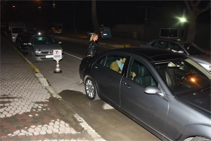 Meryem Uzerli arka kapıdan kaçtı!