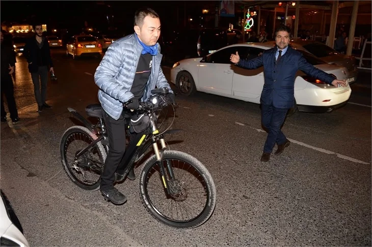Serdar Ortaç: Millet Ferrari'ye biner, ben bisiklete...