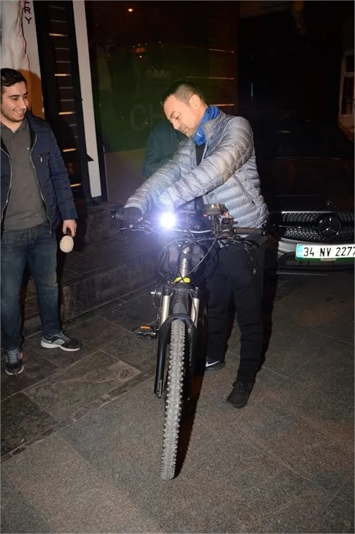 Serdar Ortaç: Millet Ferrari'ye biner, ben bisiklete...