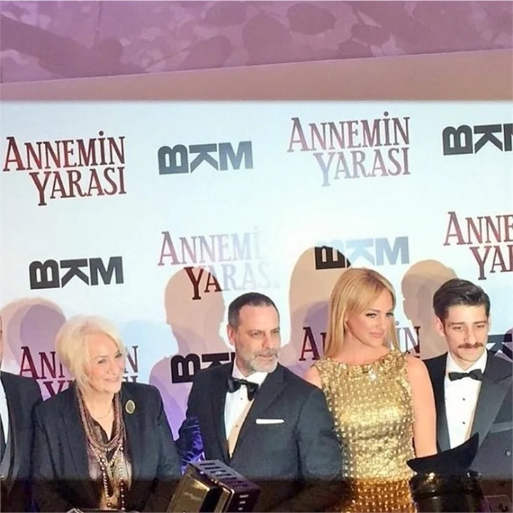 Annemin Yarası filminden görkemli gala