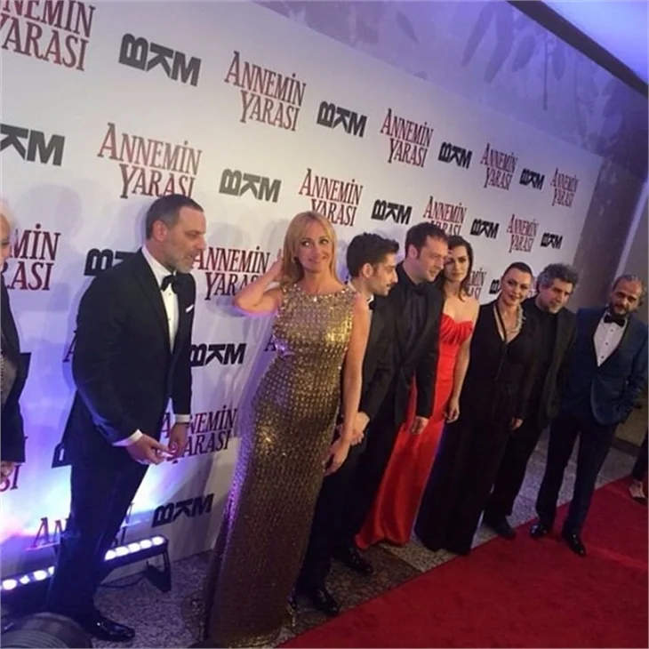 Annemin Yarası filminden görkemli gala