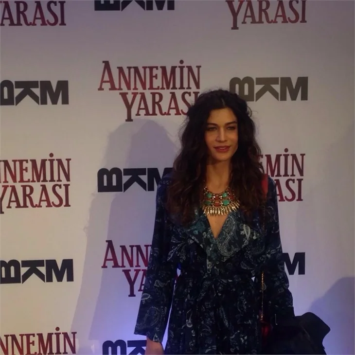Annemin Yarası filminden görkemli gala