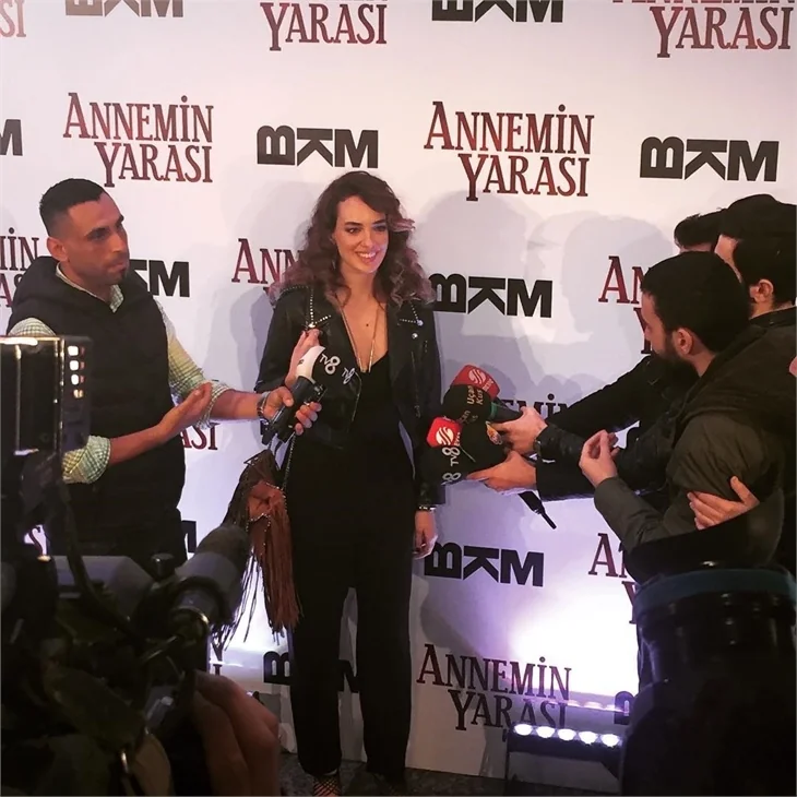 Annemin Yarası filminden görkemli gala