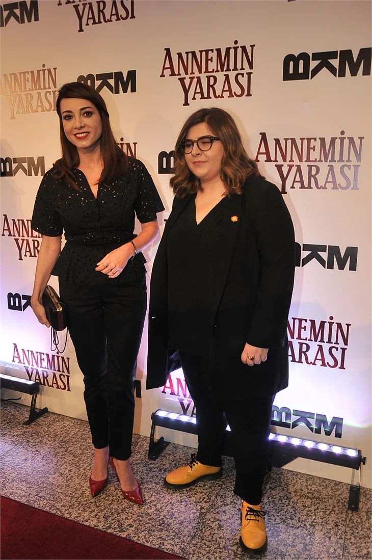 'Annemin Yarası' filminin galasına ünlü akını!