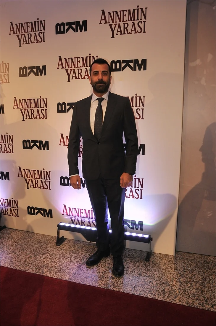 'Annemin Yarası' filminin galasına ünlü akını!